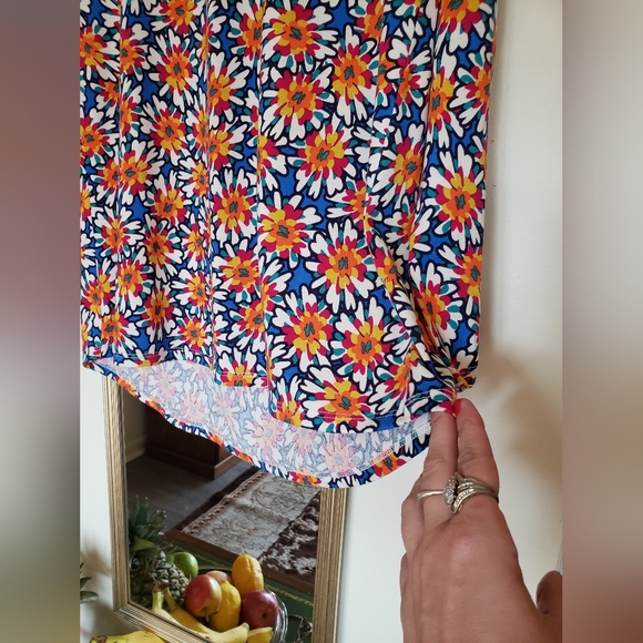 NWOT gleaming gardenias top, lularoe - Picture 3 of 15